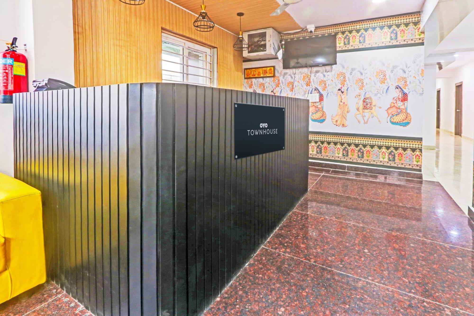Super Townhouse Qualia Elite S R Nagar Hotel Hyderabad Luaran gambar