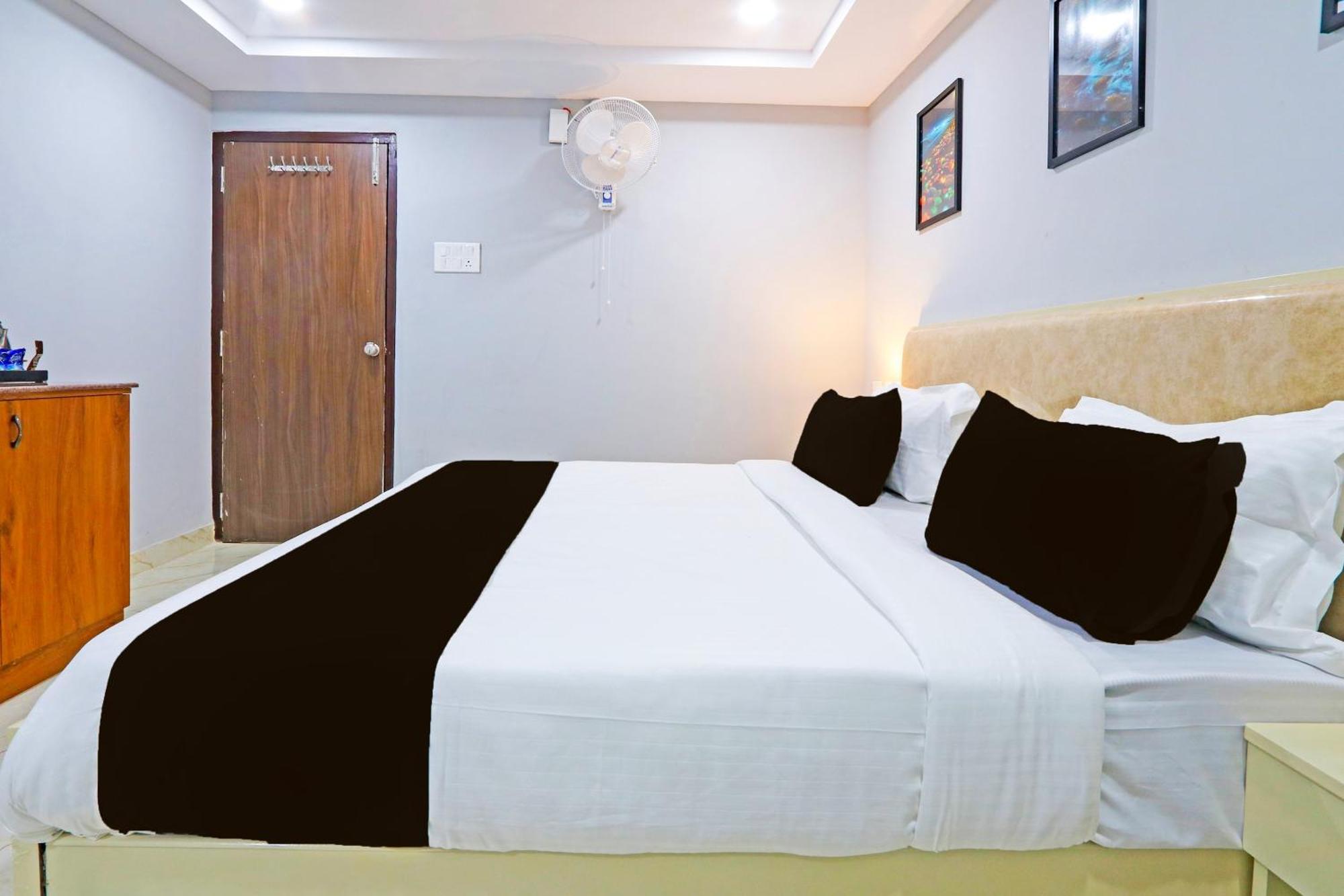 Super Townhouse Qualia Elite S R Nagar Hotel Hyderabad Luaran gambar